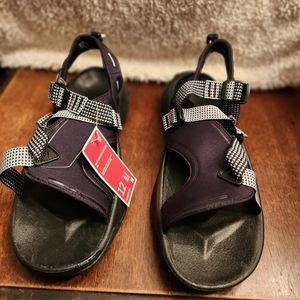NWT   NIKE Oneonta Sandal color Black/White.